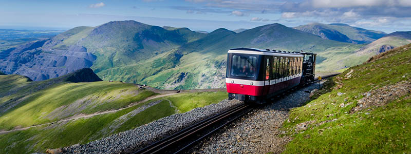 Bestig Wales' højeste bjerg Snowdon (1085m) med tog