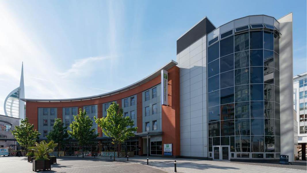 holiday inn express gunwharf quays