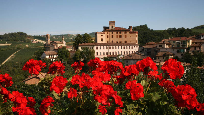Det flotte landskab omkring Hotel Barolo, Italien