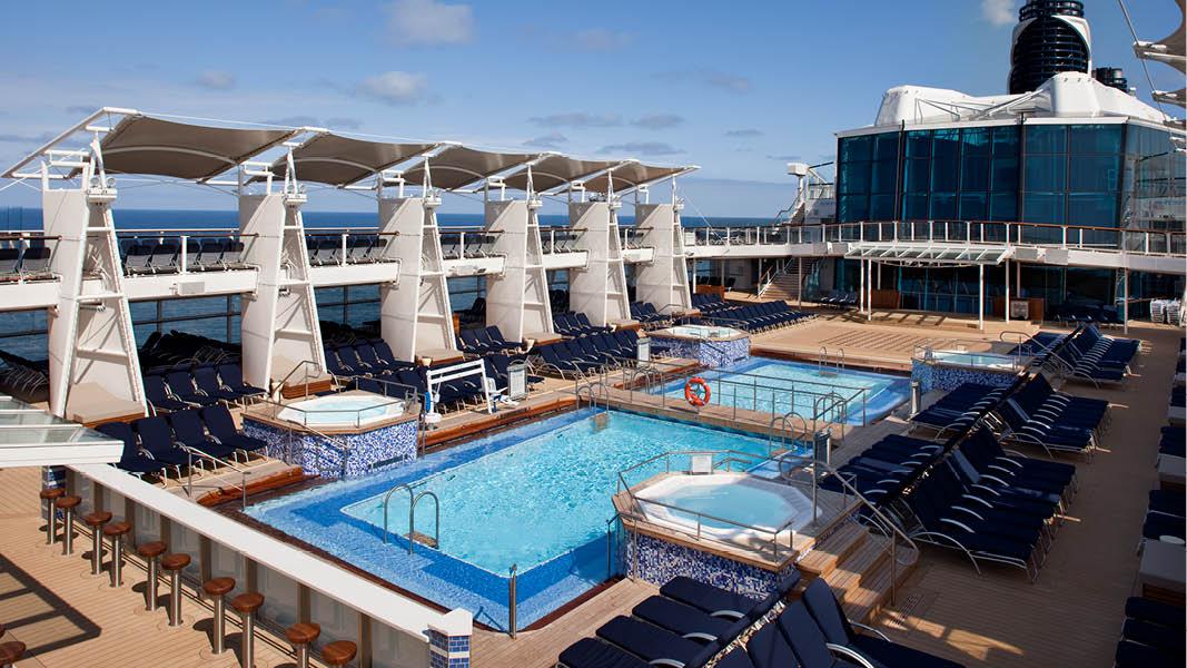 Lkker pool p krydstogtskibet Celebrity Solstice