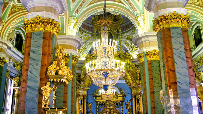 Se de flotte kirker i Sankt Petersborg, Rusland